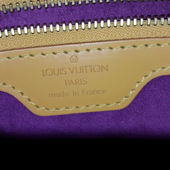 Louis Vuitton - Picture 2 of 5